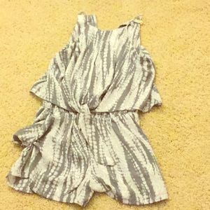 SUPER cute women’s romper 😍😍😍